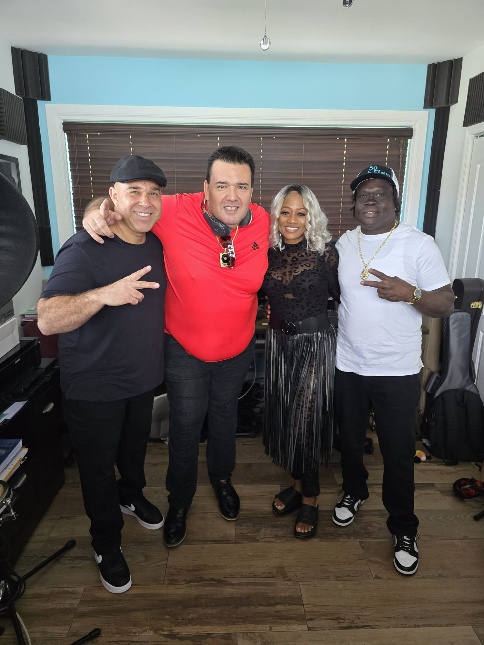 Jonathan Castro, SeTa DJ, Charlotte McKinnon y Odell Herrington